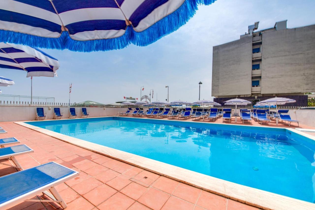 Hotel Majestic Bellaria-Igea Marina Esterno foto