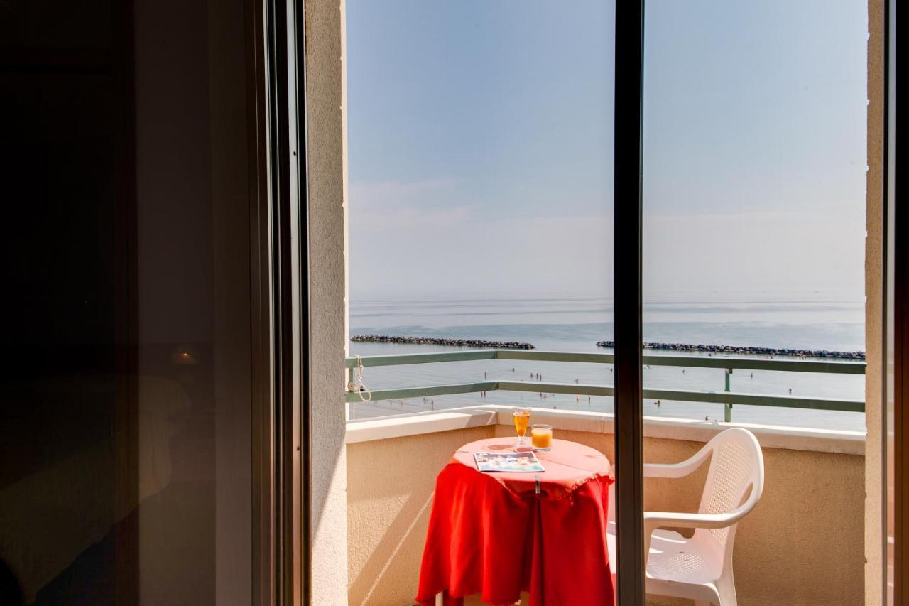 Hotel Majestic Bellaria-Igea Marina Esterno foto