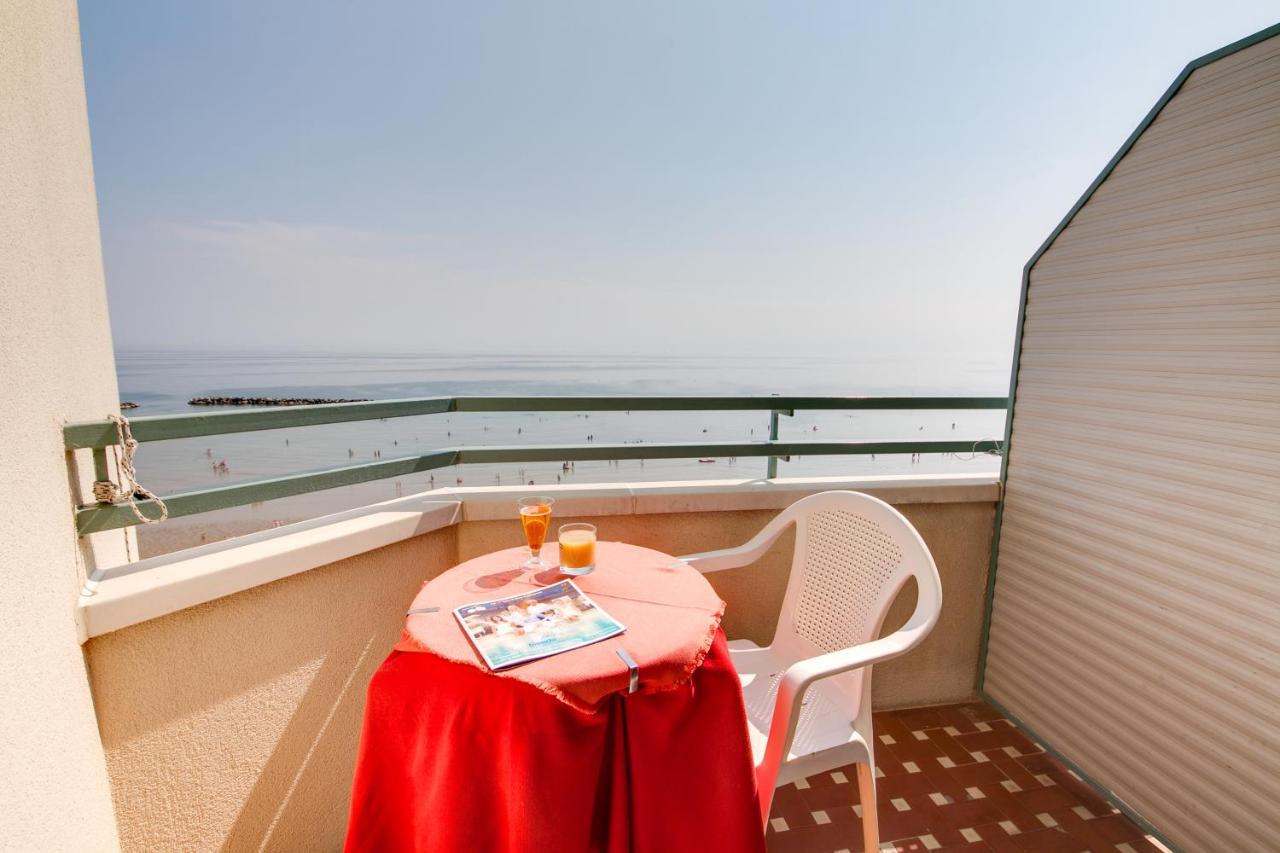 Hotel Majestic Bellaria-Igea Marina Esterno foto