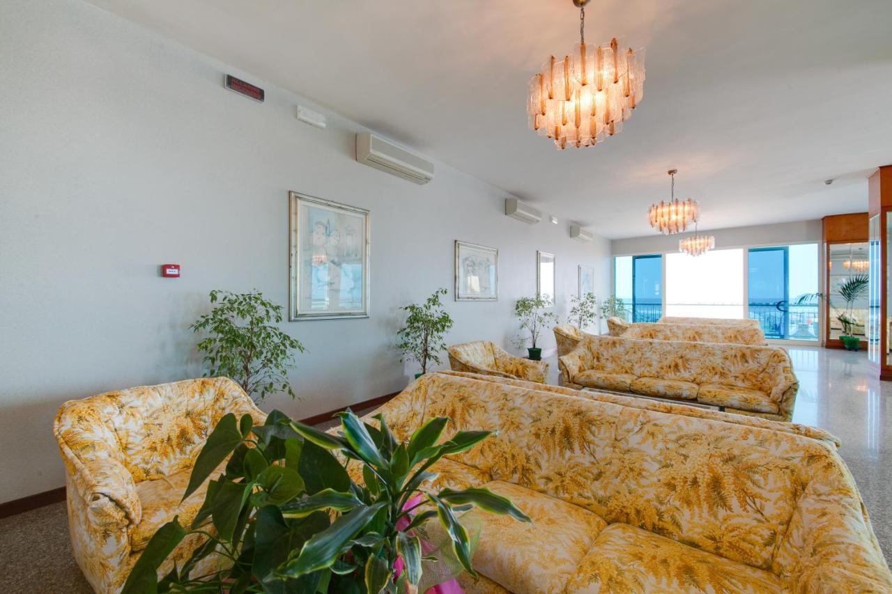 Hotel Majestic Bellaria-Igea Marina Esterno foto