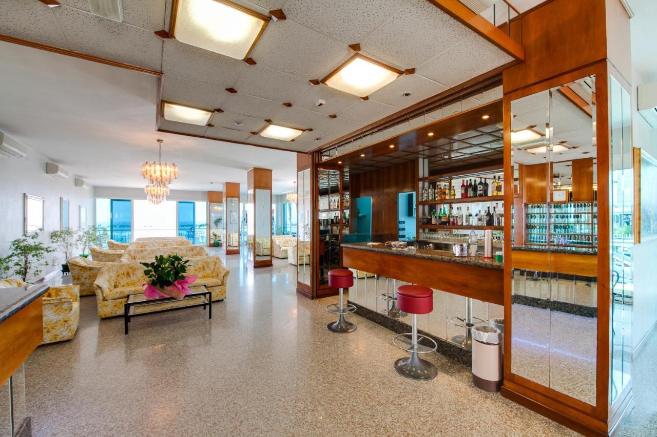 Hotel Majestic Bellaria-Igea Marina Esterno foto