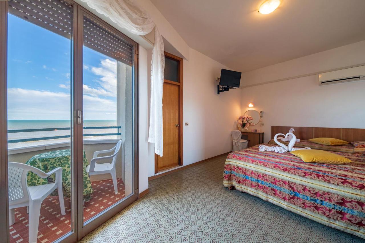 Hotel Majestic Bellaria-Igea Marina Esterno foto