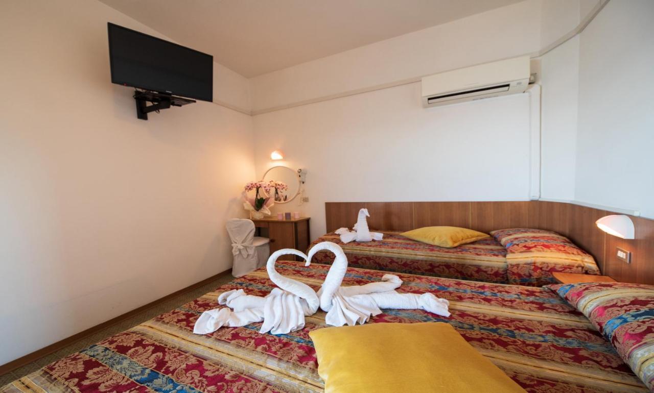 Hotel Majestic Bellaria-Igea Marina Esterno foto
