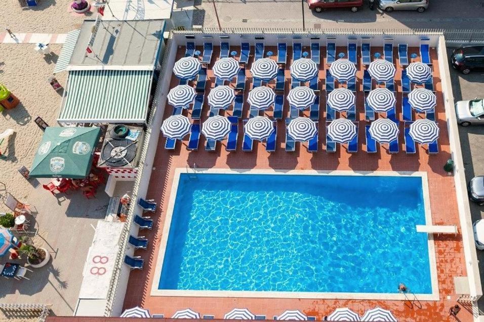 Hotel Majestic Bellaria-Igea Marina Esterno foto