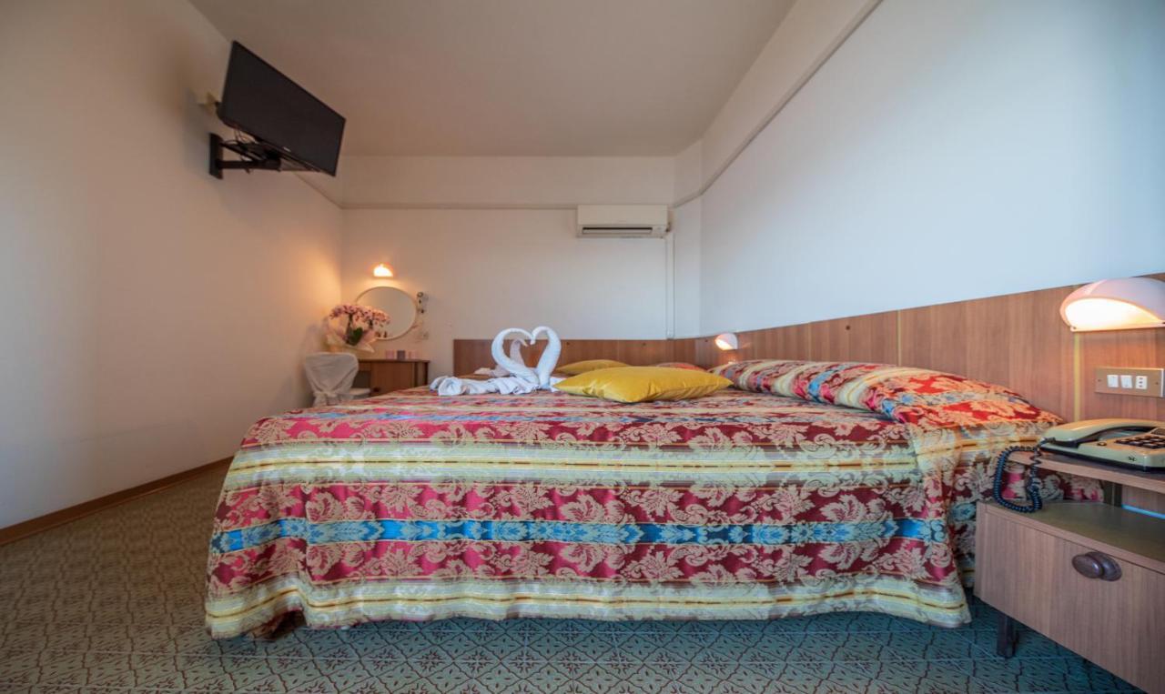 Hotel Majestic Bellaria-Igea Marina Esterno foto