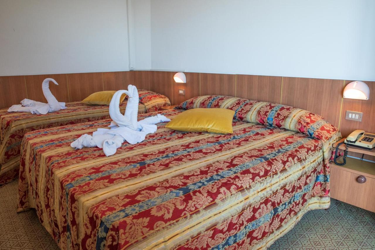 Hotel Majestic Bellaria-Igea Marina Esterno foto