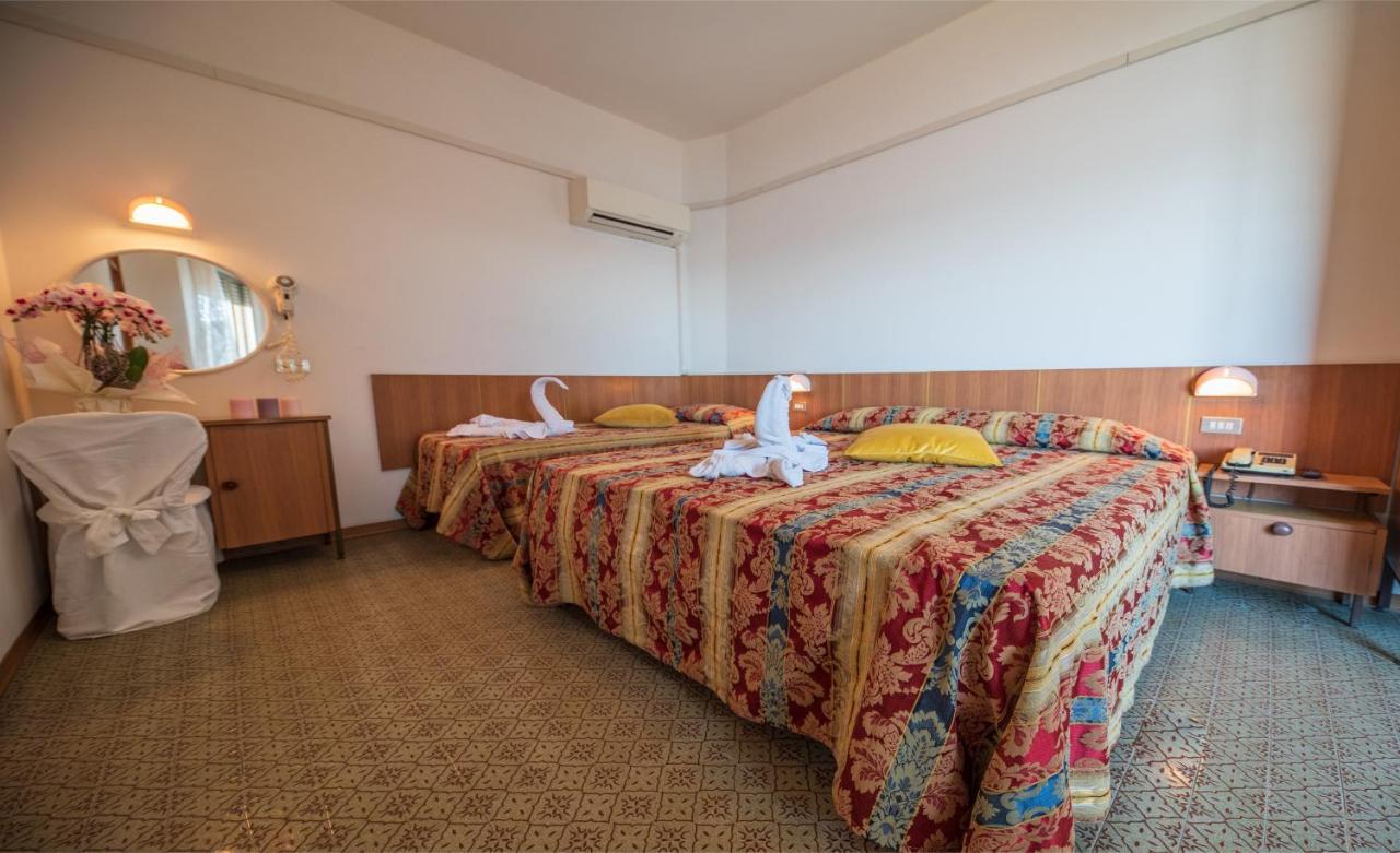 Hotel Majestic Bellaria-Igea Marina Esterno foto