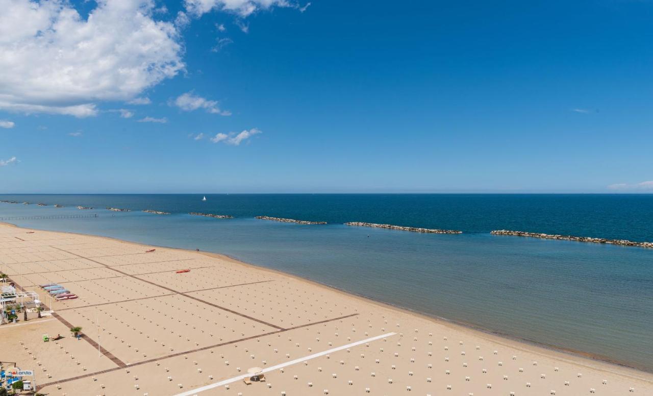 Hotel Majestic Bellaria-Igea Marina Esterno foto