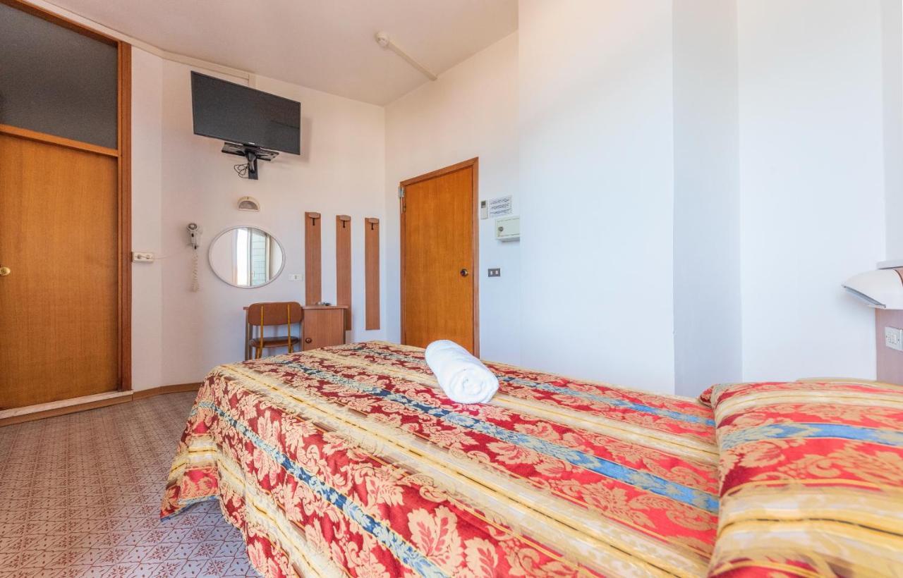 Hotel Majestic Bellaria-Igea Marina Esterno foto