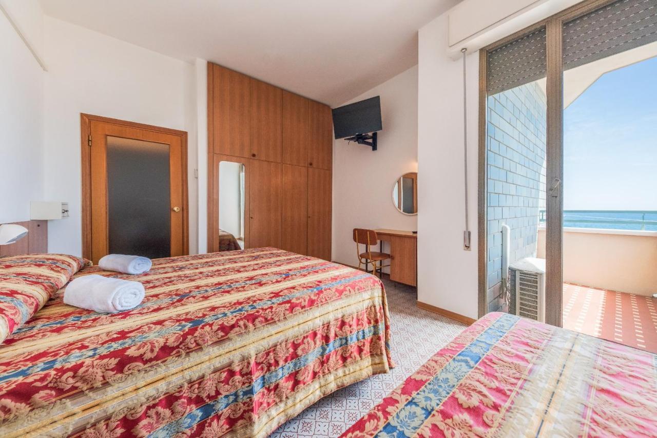 Hotel Majestic Bellaria-Igea Marina Esterno foto