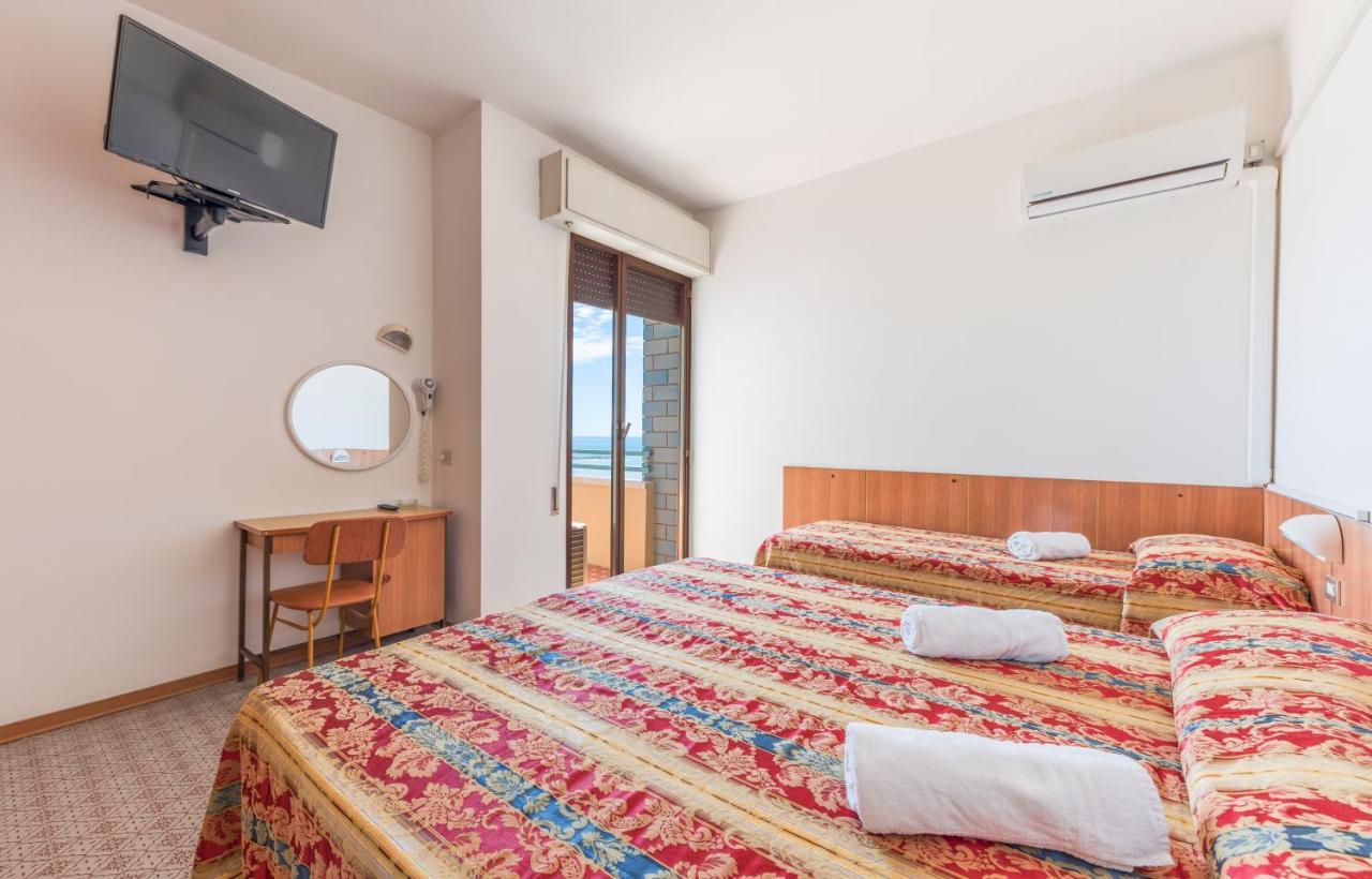 Hotel Majestic Bellaria-Igea Marina Esterno foto